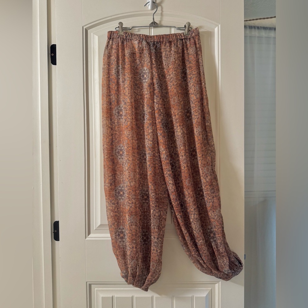 Dreamy Floral Harem Pants in Dusty Rose - Picture 3 of 8